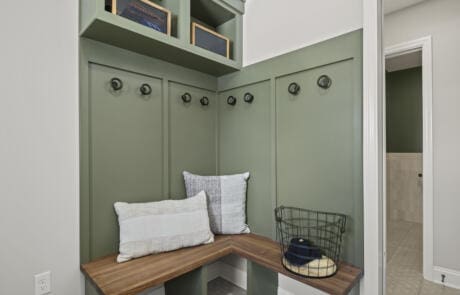 155dr Laundry Room Bench