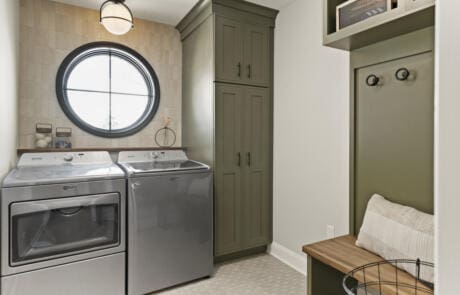 155dr Laundry Room Facing Round Window