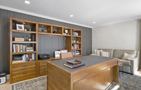 155dr Office Facing Shiplap Wall