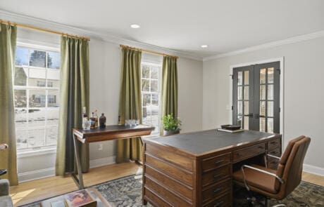 155dr Office Facing Windows