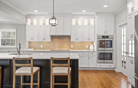 47ec Kitchen Island With Range And Backsplash Scaled