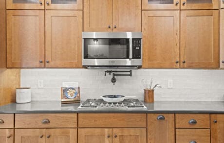 21dc Kitchen Facing Countertop Range And Microwave