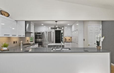 210wr Kitchen Full View From Living Room