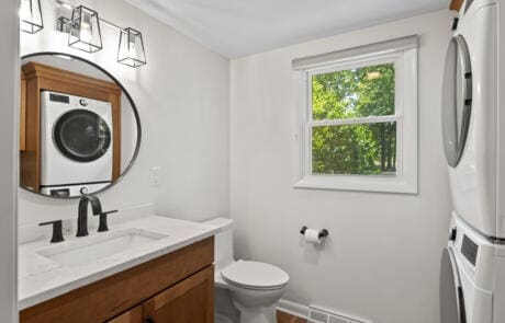 80hr Bathroom Full View