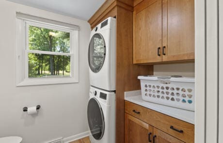 80hr Bathroom Laundry Built In