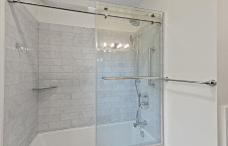 80hr Bathroom Upstairs Tub