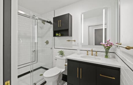 16hl Guest Bathroom Full View 2