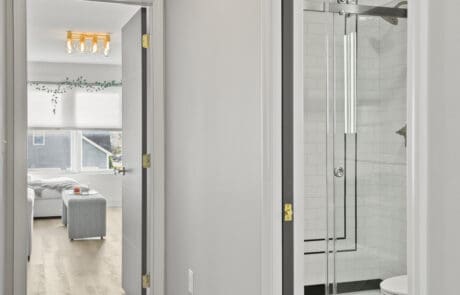 16hl Guest Bathroom Hallway