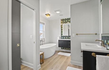 16hl Primary Bathroom Full View 2