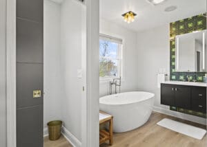16hl Primary Bathroom View With Pocket Door