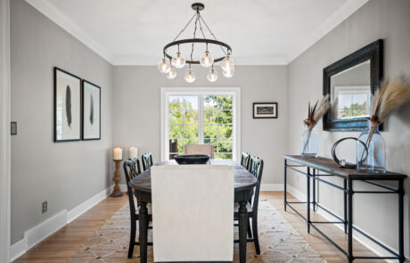 513WC – Dining Room – Straight-on