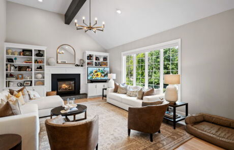 513WC – Family Room – Full View Facing Window