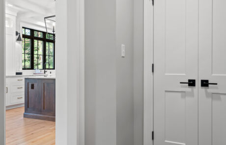 513WC – Mudroom – Facing Kitchen