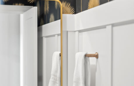 513WC – Powder Room – Close-up of Mirror, Lighting, and Wall