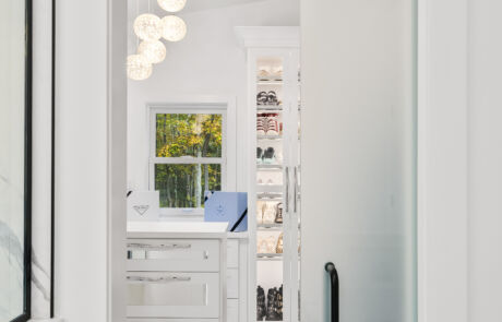 622OCR – Bathroom – Closet Entrance