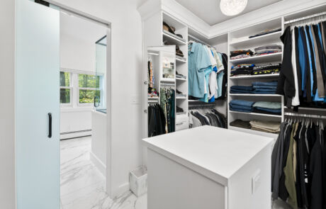 622OCR – Bathroom – Closet Facing Bathroom