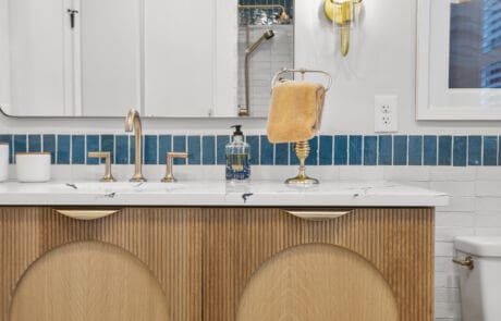 155DR – Hall Bathroom – Vanity and Mirror VERTICAL