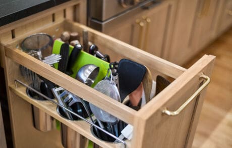 1CC – Kitchen – Utensil Pull-out